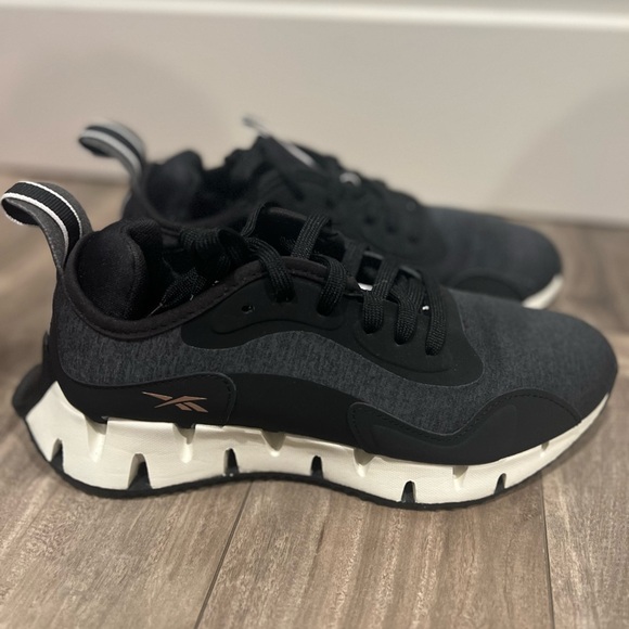 Reebok Running Shoes - Picture 4 of 8